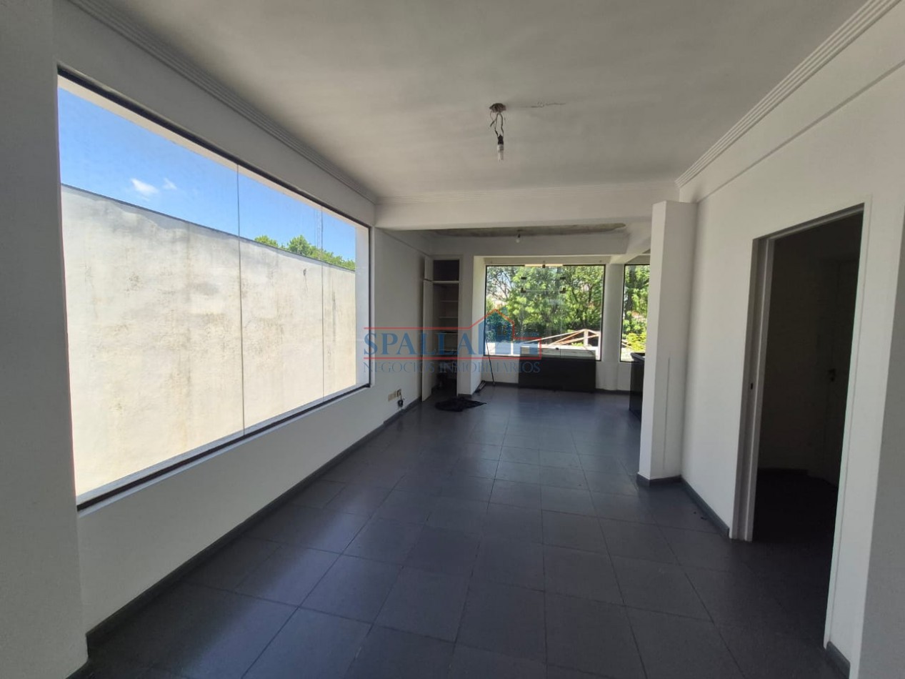 ALQUILER LOCAL COMERCIAL CON ESTACIONAMIENTO PROPIO PILAR CENTRO