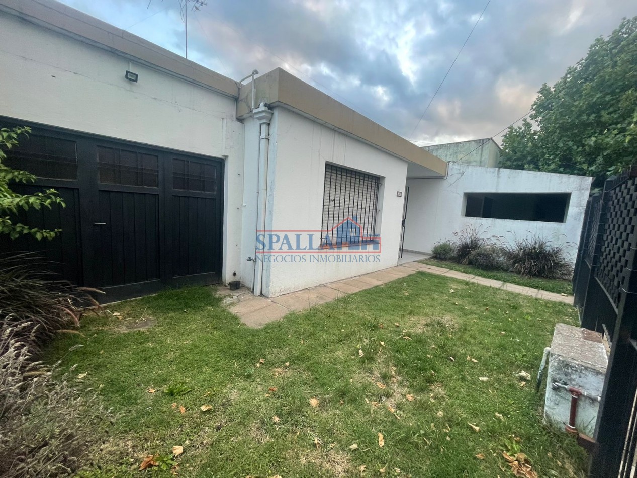 ALQUILER CASA 4 AMBIENTES CON JARDIN EN PILAR CENTRO