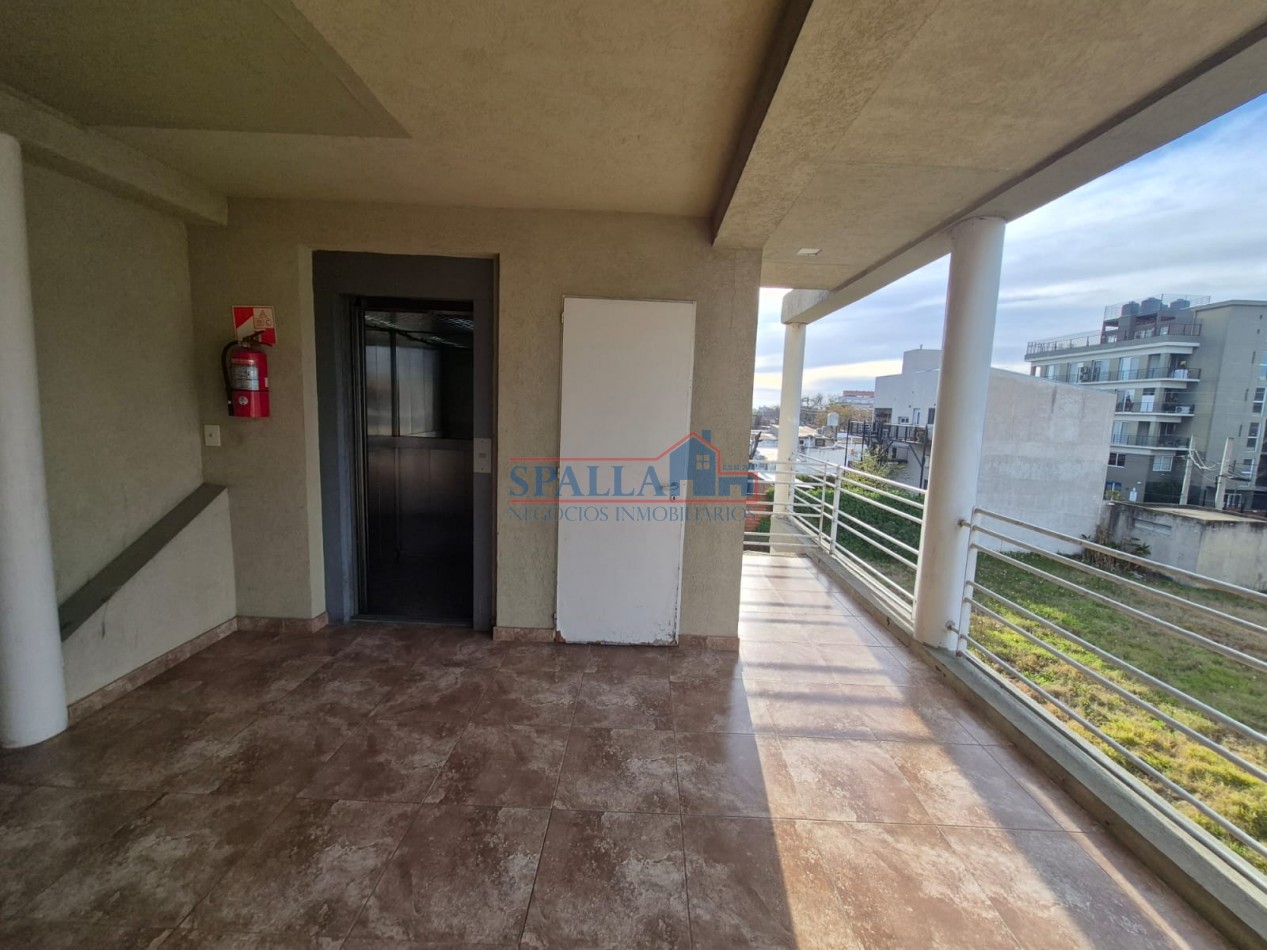 VENTA MONOAMBIENTE AMPLIO CON ENTREPISO PILAR CENTRO APTO CREDITO