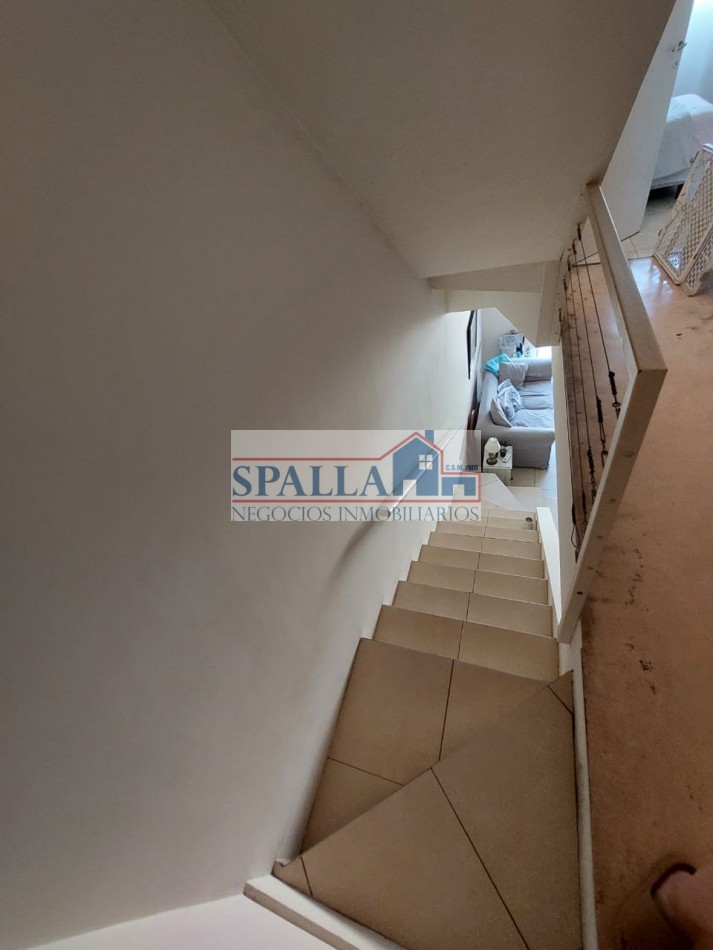 VENTA TRIPLEX 4 AMBIENTES CON COCHERA EN VILLA MORRA PILAR