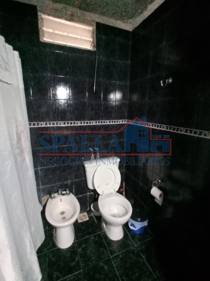 CASA EN VENTA  300 m² SOBRE LOTE PROPIO - A 200 mts RUTA 8 - LOCAL + GALPON - JOSE C. PAZ - ACEPTA FINANCIACION