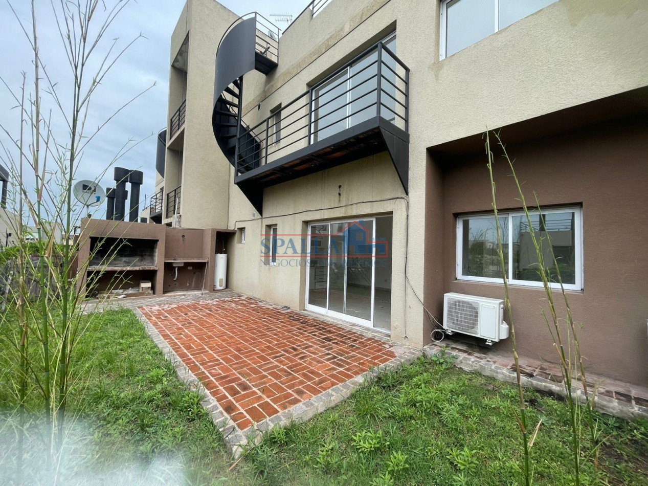 ALQUILER DEPARTAMENTO DOS AMBIENTES AMPLIO CON PARRILLA Y JARDIN