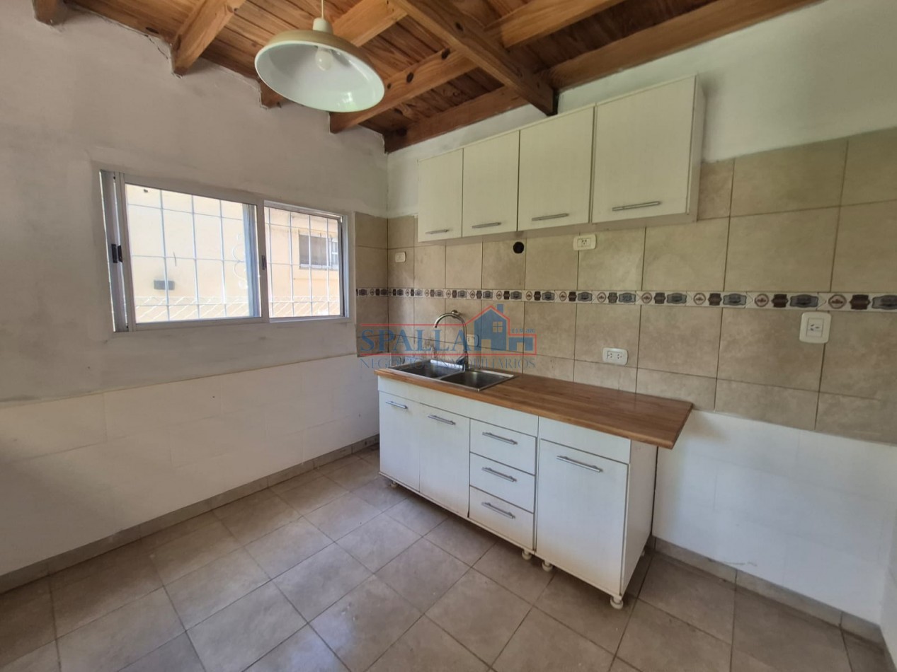 ALQUILER CASA 4 AMBIENTES CON PILETA EN BARRIO PELLEGRINI 3 EN PILAR SIN EXPENSAS