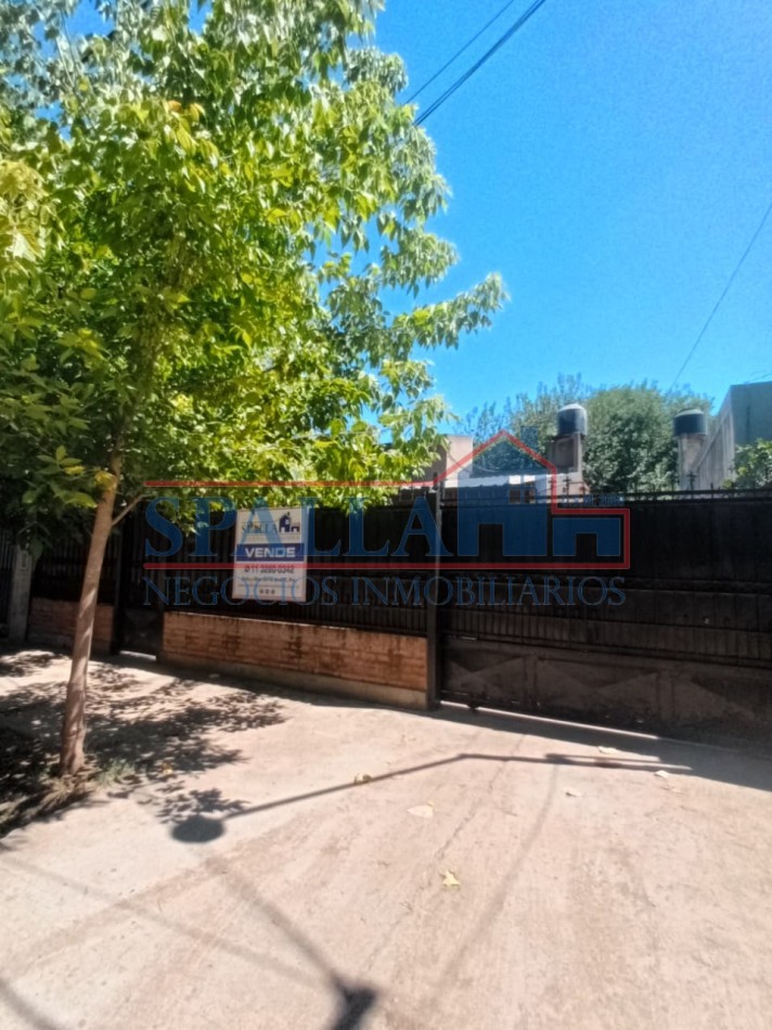 CASA EN VENTA  300 m² SOBRE LOTE PROPIO - A 200 mts RUTA 8 - LOCAL + GALPON - JOSE C. PAZ - ACEPTA FINANCIACION