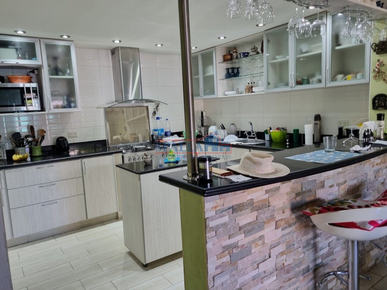 Casa 4 Ambientes con Piscina, 3 Suites y Garage Excelente Ubicacion en Pilar