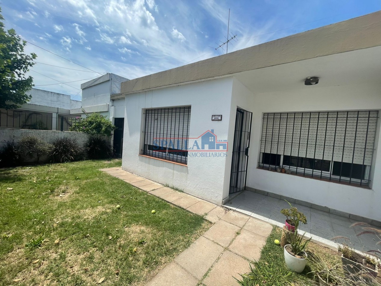 ALQUILER CASA 4 AMBIENTES CON JARDIN EN PILAR CENTRO