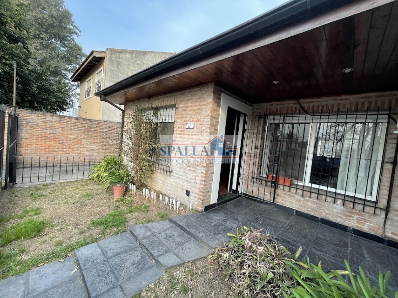 VENTA CASA 4 AMBIENTES APTA CREDITO PILAR CENTRO