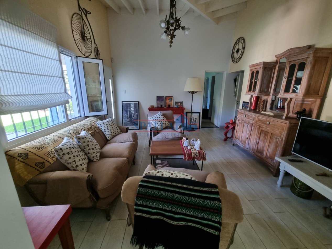 Casa 4 Ambientes con Piscina, 3 Suites y Garage Excelente Ubicacion en Pilar