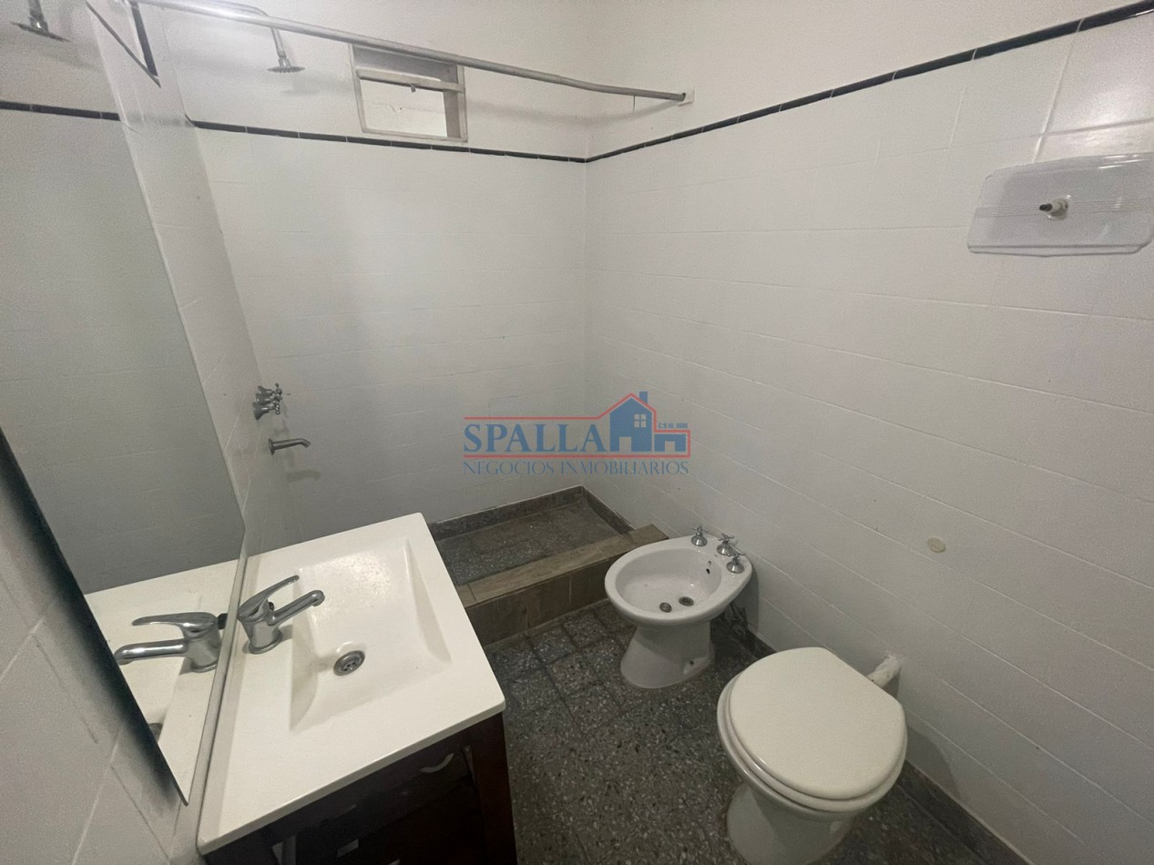 ALQUILER CASA 4 AMBIENTES CON JARDIN EN PILAR CENTRO