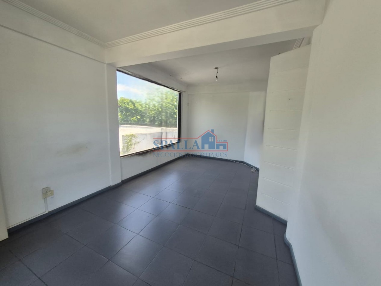 VENTA LOCAL COMERCIAL CON ESTACIONAMIENTO PROPIO PILAR CENTRO