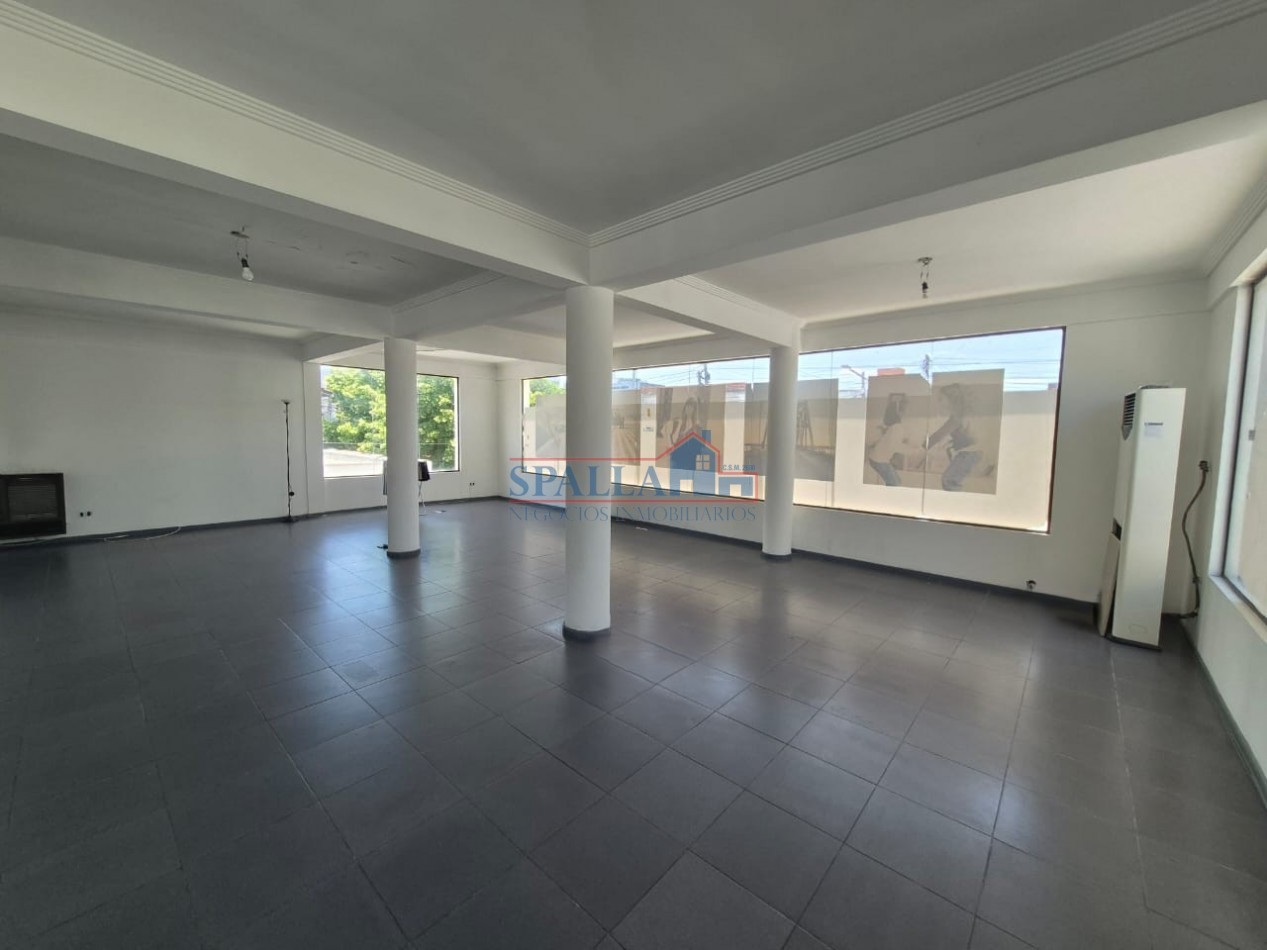 VENTA LOCAL COMERCIAL CON ESTACIONAMIENTO PROPIO PILAR CENTRO