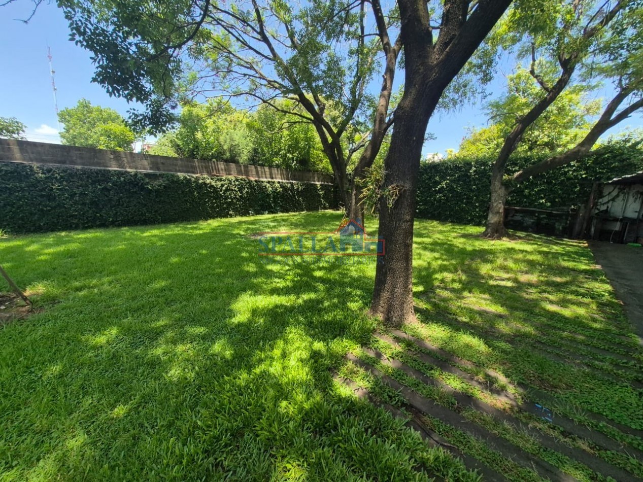 VENTA LOCAL COMERCIAL CON ESTACIONAMIENTO PROPIO PILAR CENTRO