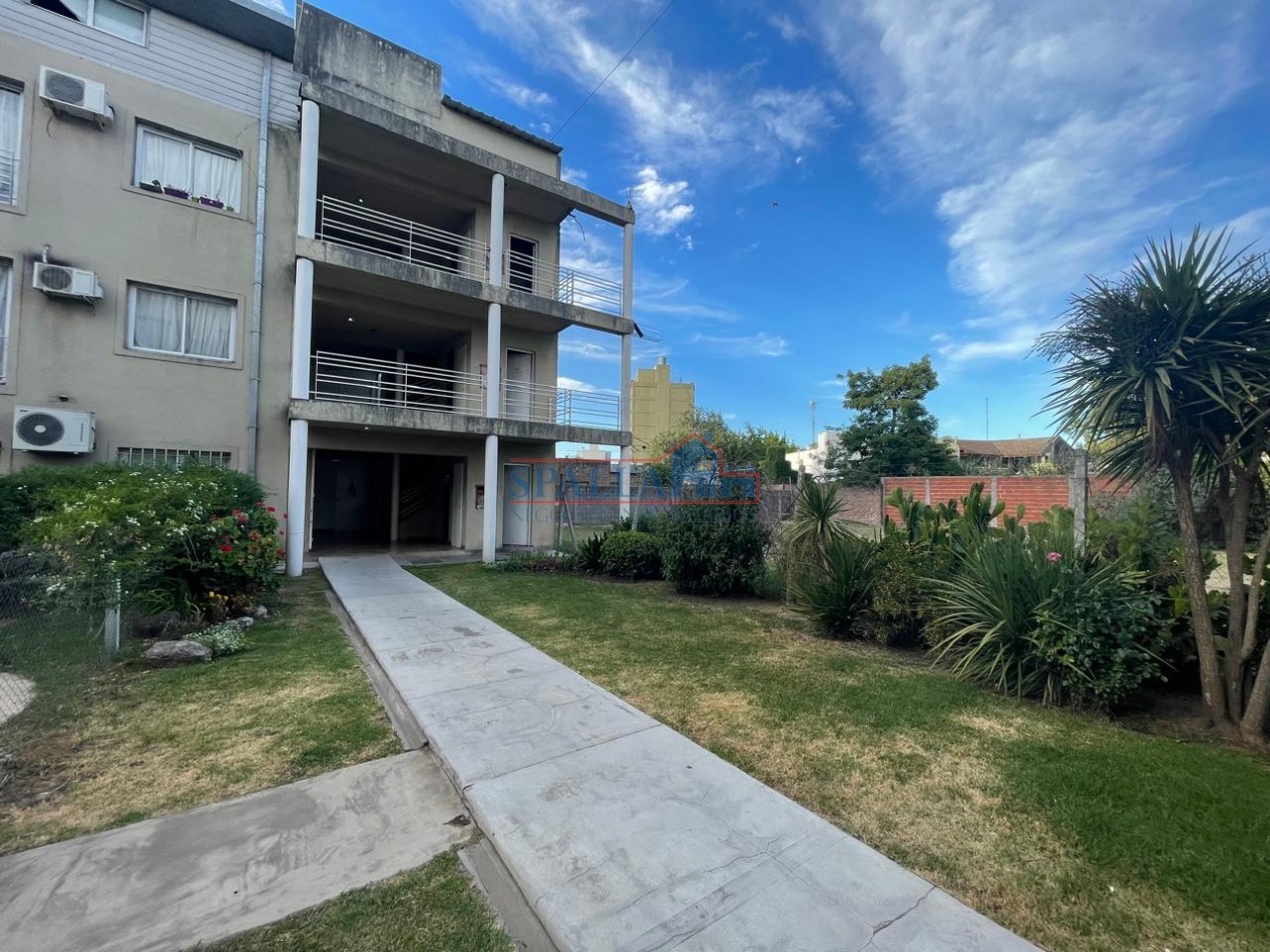 VENTA MONOAMBIENTE AMPLIO CON ENTREPISO PILAR CENTRO APTO CREDITO