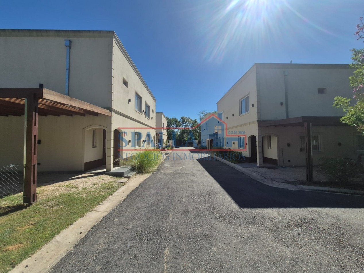 ALQUILER DUPLEX 3 AMBIENTES SEMI AMOBLADO EN COMPLEJO METZ VILLAGE PILAR