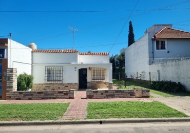 VENTA CASA 4 AMBIENTES CON PARQUE EN VILLA MORRA PILAR