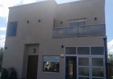 Casa 5 Ambientes Amoblada en Alquiler en el barrio El Overo, Villa Rosa, Pilar