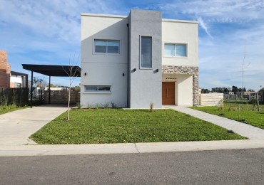 VENTA CASA 4 AMBIENTES BARRIO SANTA LUCIA PILAR DEL ESTE