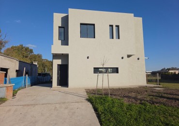 VENTA CASA DE 7 AMBIENTES EN SANTA LUCIA, PILAR DEL ESTE