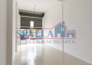 LOCAL COMERCIAL EN ALQUILER - FRENTE A LA ESTACION DE GRAND BOURG 