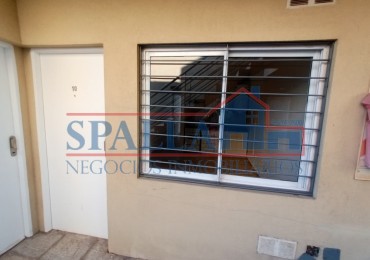 VENTA DE DEPARTAMENTO DOS AMBIENTES CON COHERA CUBIERTA , EXCELENTE UBICACION EN SAN MIGUEL